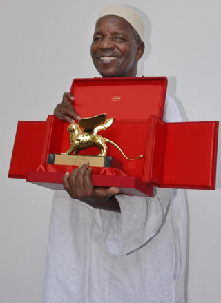 Malick Sidibé poses with his Golden Lion Award on June 10, 2007, during the 52nd Venice Biennale in Italy. SEBASTIANO CASELLATI/AFP/Getty Images